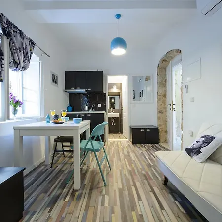 La Boheme Apartment *